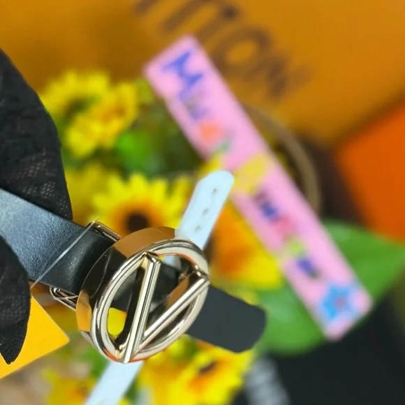 🆕VALENTINO by Mario Valentino Black Belt with Gold V Removable Buckle 🔥Large🔥 - Picture 10 of 17